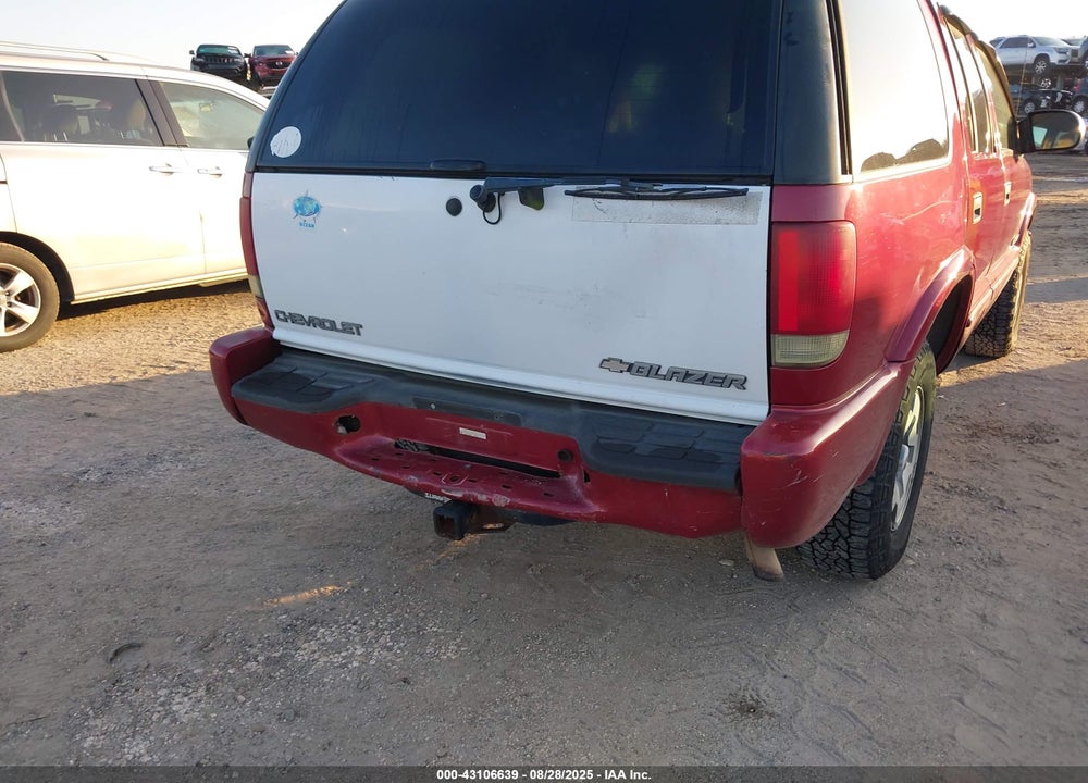 2002 CHEVROLET BLAZER LS VIN: 1GNDT13WX2K220579