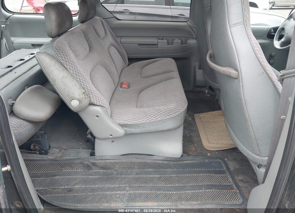 2000 PLYMOUTH VOYAGER VIN: 2P4FP25BXYR583508