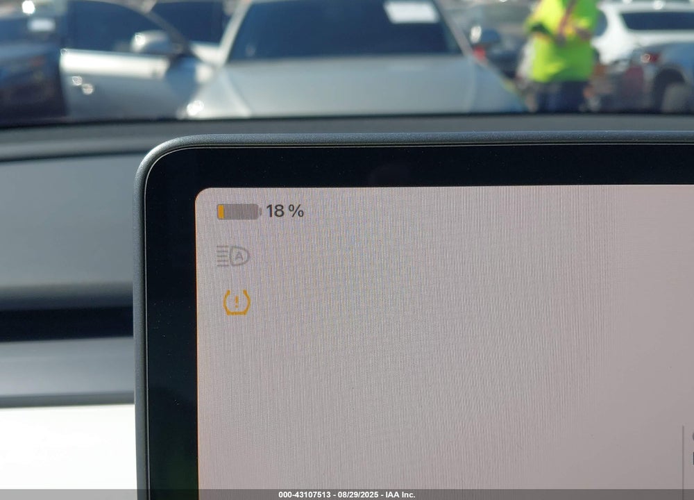2024 TESLA MODEL Y VIN: 7SAYGDEEXRA238558