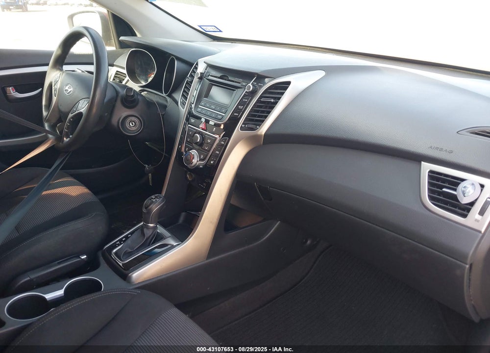 2016 HYUNDAI ELANTRA VIN: KMHD35LH5GU299880