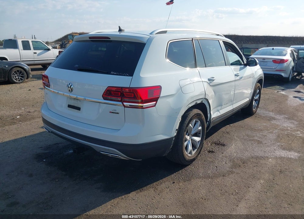 2018 VOLKSWAGEN ATLAS VIN: 1V2KR2CAXJC542218