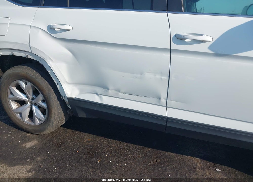 2018 VOLKSWAGEN ATLAS VIN: 1V2KR2CAXJC542218