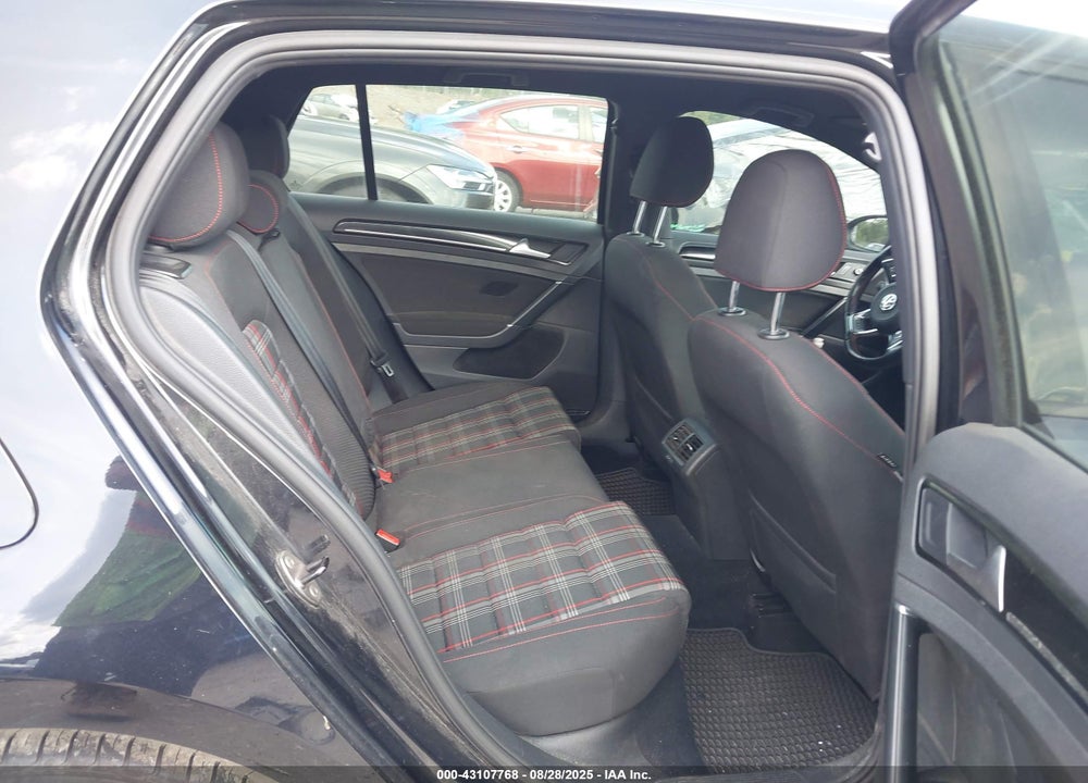 2017 VOLKSWAGEN GOLF VIN: 3VW447AU7HM026987