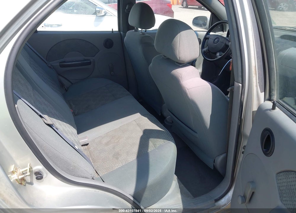 2005 CHEVROLET AVEO LS VIN: KL1TD52625B381305
