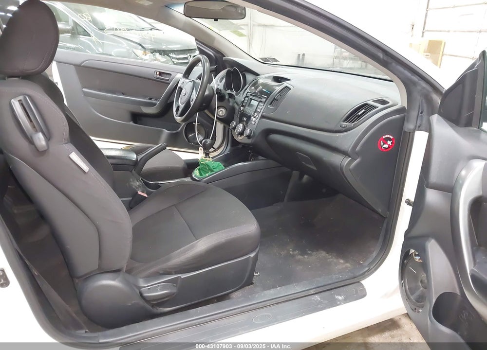 2011 KIA FORTE VIN: KNAFU6A21B5379627