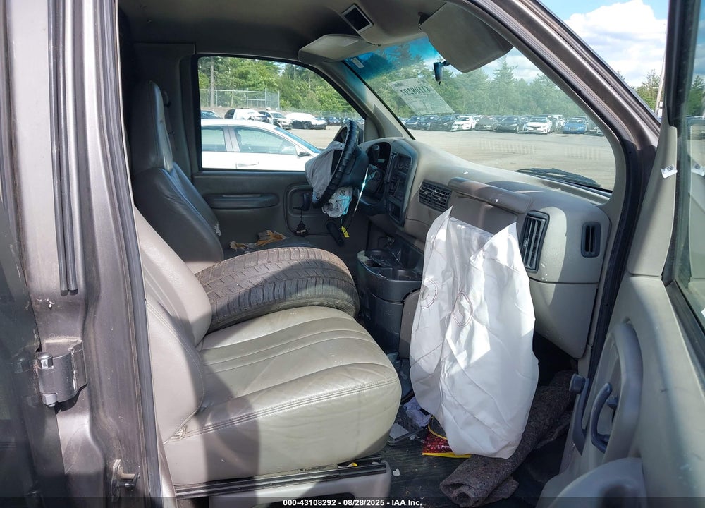 2000 CHEVROLET EXPRESS VIN: 1GCFG15W4Y1119278