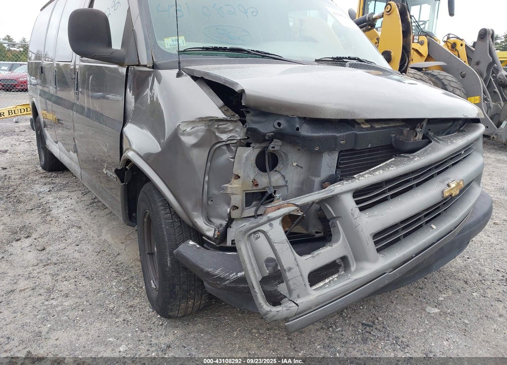 2000 CHEVROLET EXPRESS VIN: 1GCFG15W4Y1119278