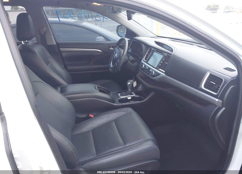 2019 TOYOTA HIGHLANDER LIMITED/PLATINUM VIN: 5TDDZRFH1KS739578