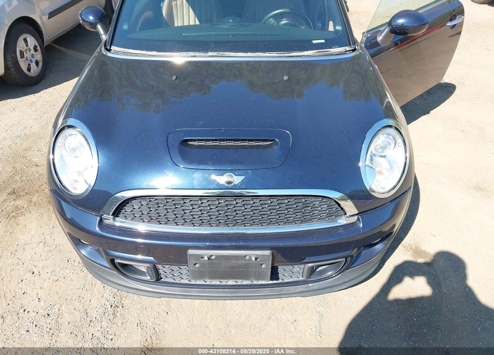 2012 MINI COOPER VIN: WMWSY3C58CT144261