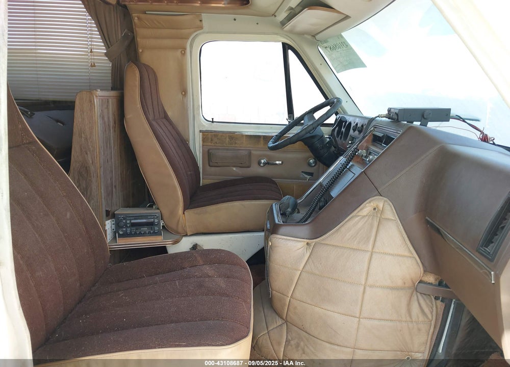 1981 CHEVROLET G30 VIN: 2GBJG31M2B4154545