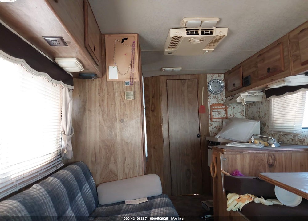 1981 CHEVROLET G30 VIN: 2GBJG31M2B4154545