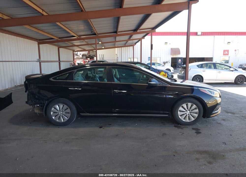 2017 HYUNDAI SONATA HYBRID VIN: KMHE24L10HA048563