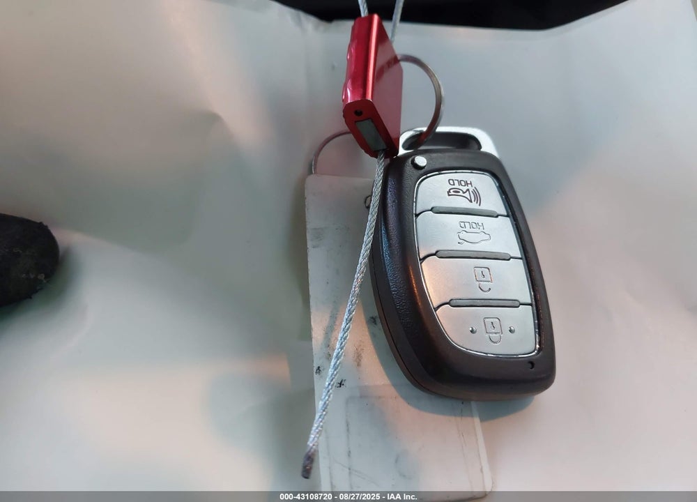 2017 HYUNDAI SONATA HYBRID VIN: KMHE24L10HA048563