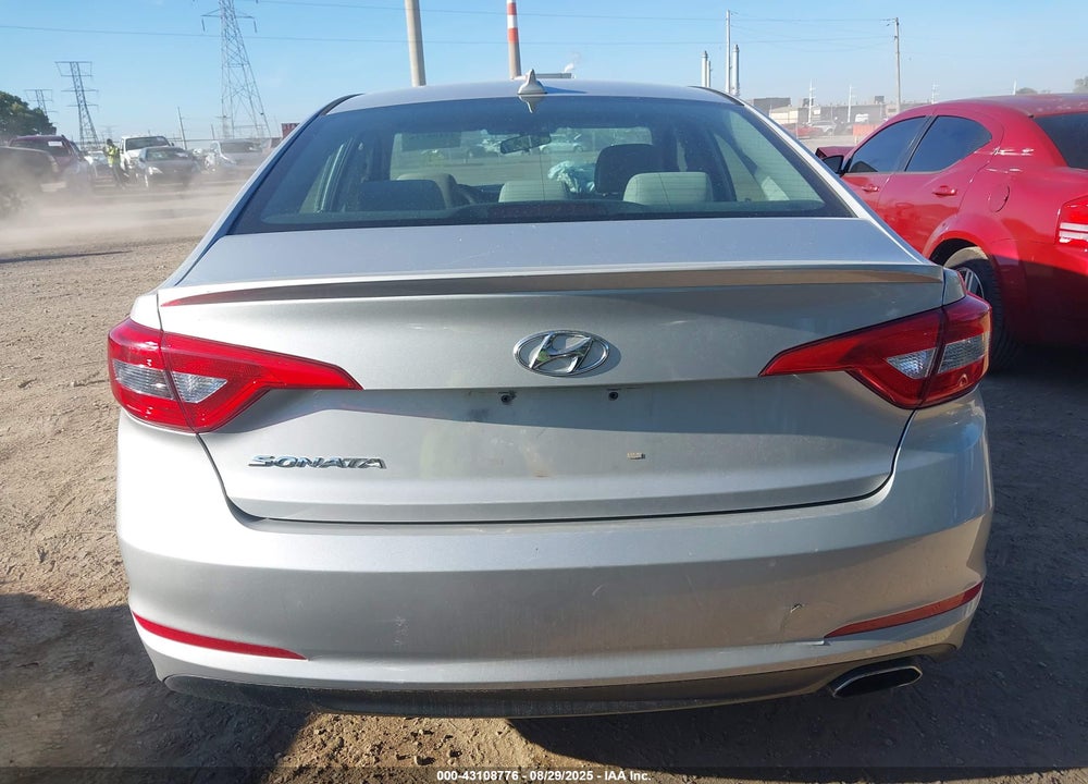 2015 HYUNDAI SONATA VIN: 5NPE24AF8FH076085