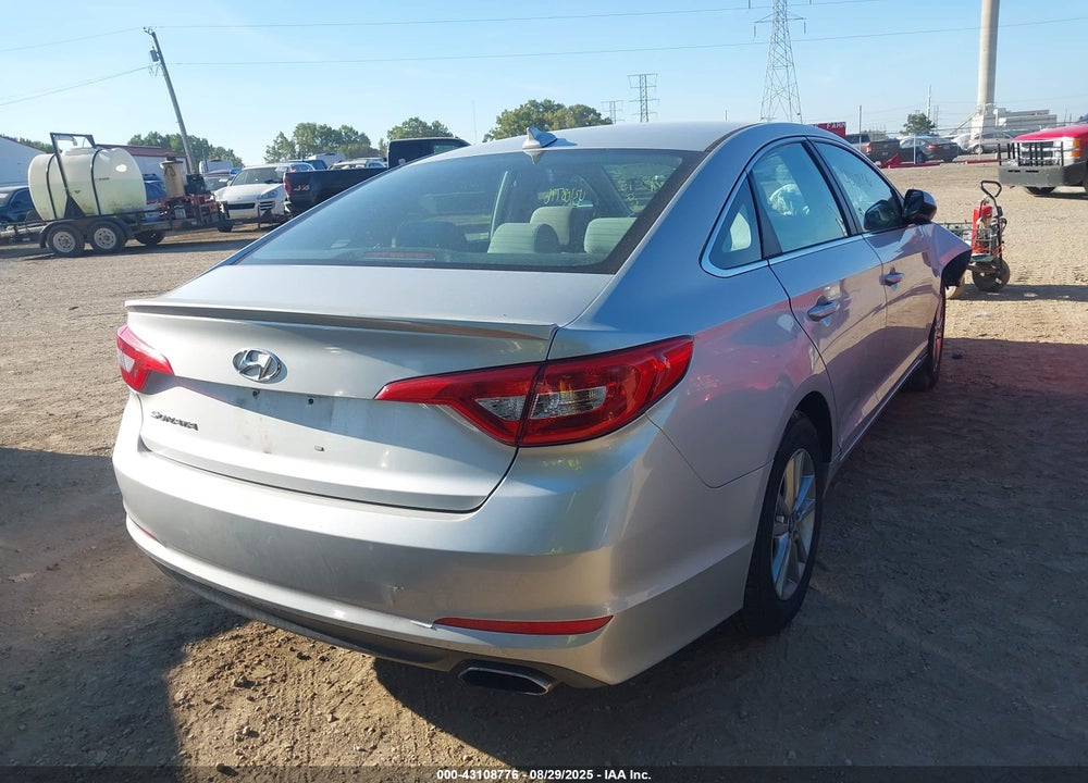 2015 HYUNDAI SONATA VIN: 5NPE24AF8FH076085