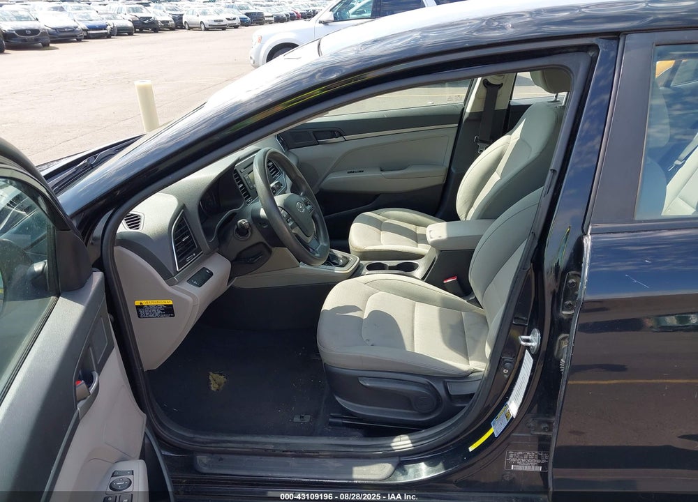 2017 HYUNDAI ELANTRA VIN: KMHD74LF5HU084689