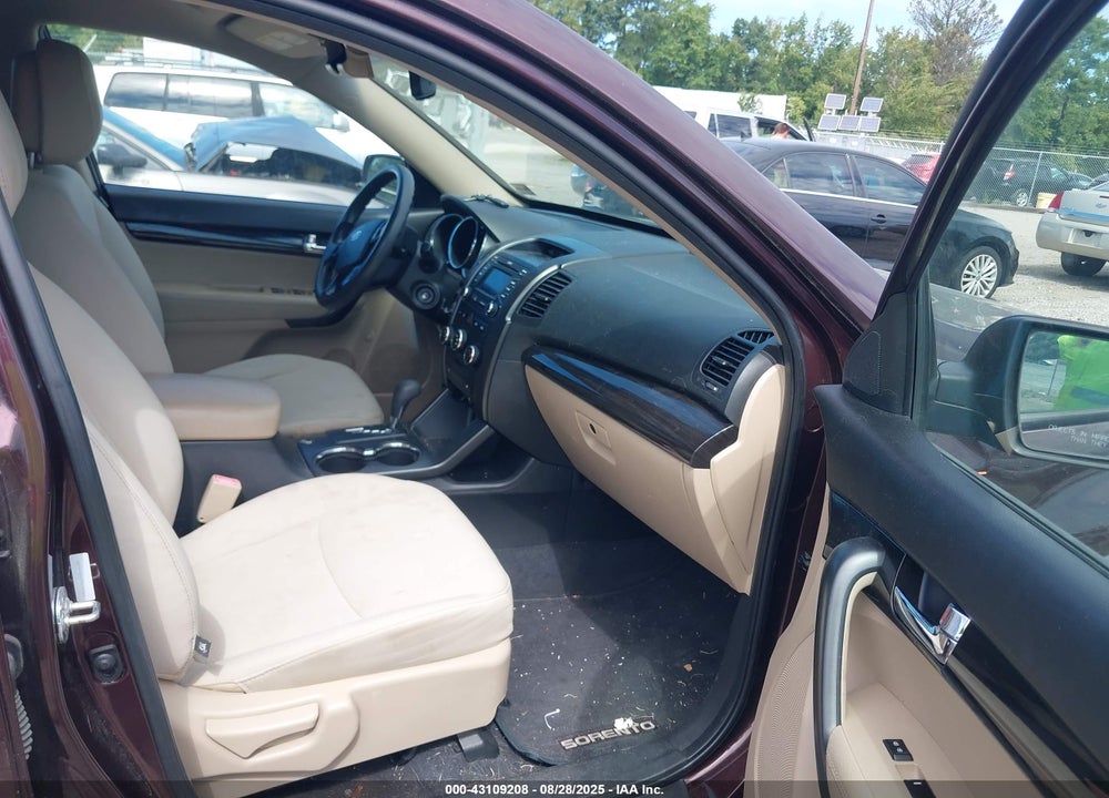 2013 KIA SORENTO LX VIN: 5XYKTDA67DG391321