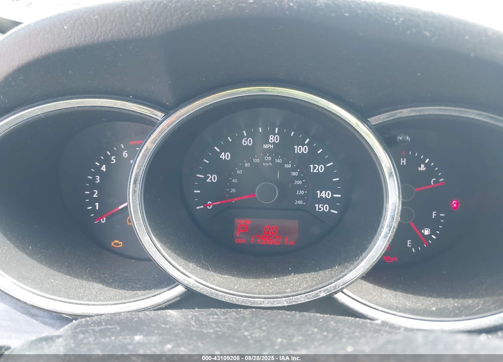 2013 KIA SORENTO LX VIN: 5XYKTDA67DG391321