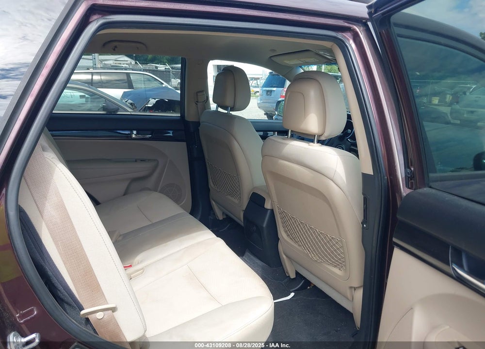2013 KIA SORENTO LX VIN: 5XYKTDA67DG391321