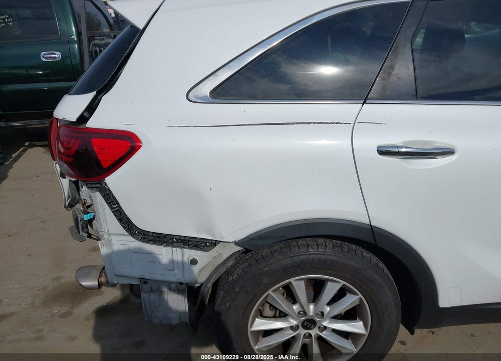 2019 KIA SORENTO VIN: 5XYPG4A3XKG516079