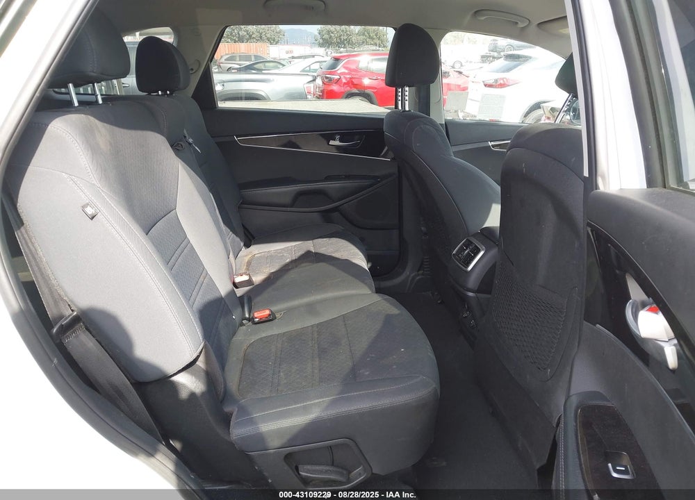 2019 KIA SORENTO VIN: 5XYPG4A3XKG516079