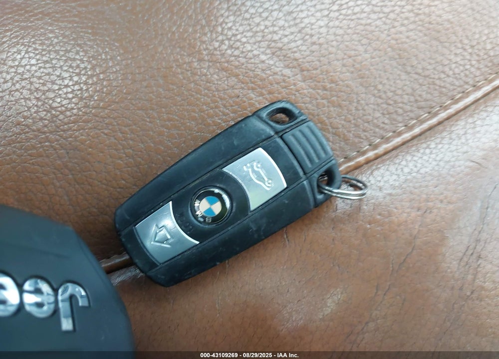 2011 BMW 328I XDRIVE VIN: WBAPK5C58BF123989