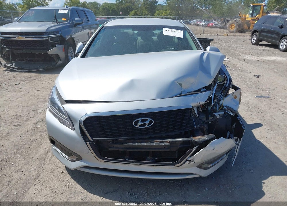 2017 HYUNDAI SONATA HYBRID VIN: KMHE24L34HA065433