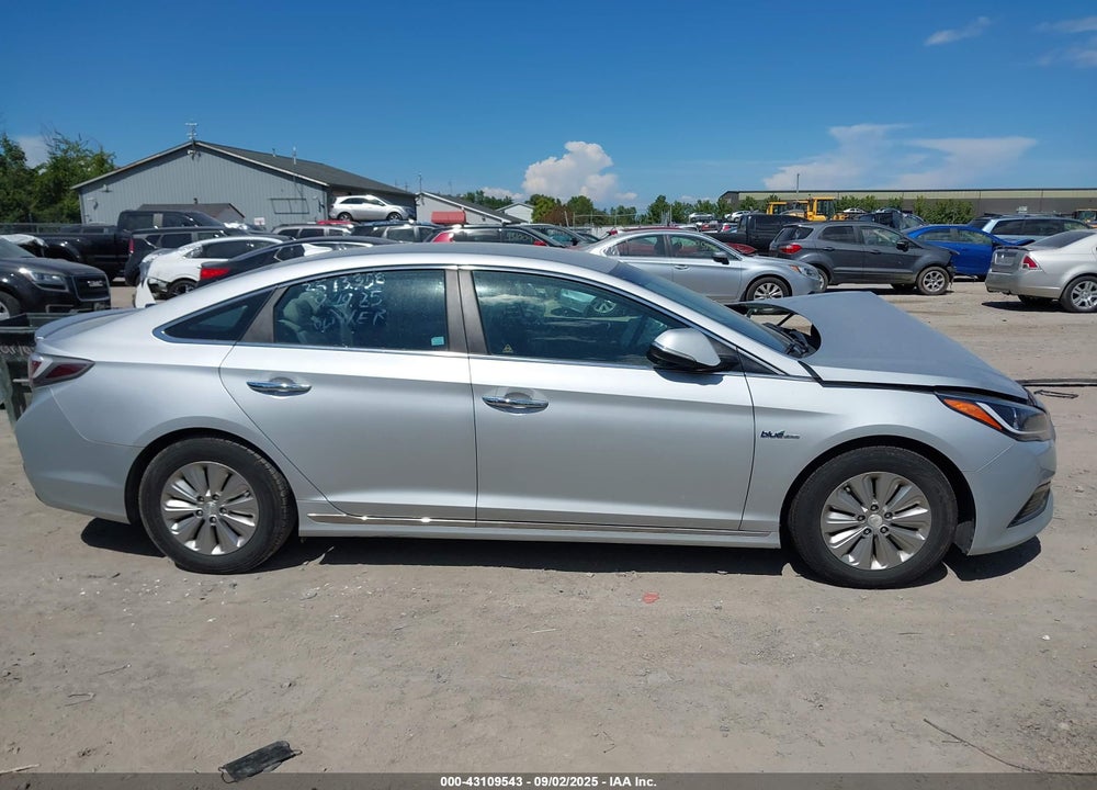 2017 HYUNDAI SONATA HYBRID VIN: KMHE24L34HA065433