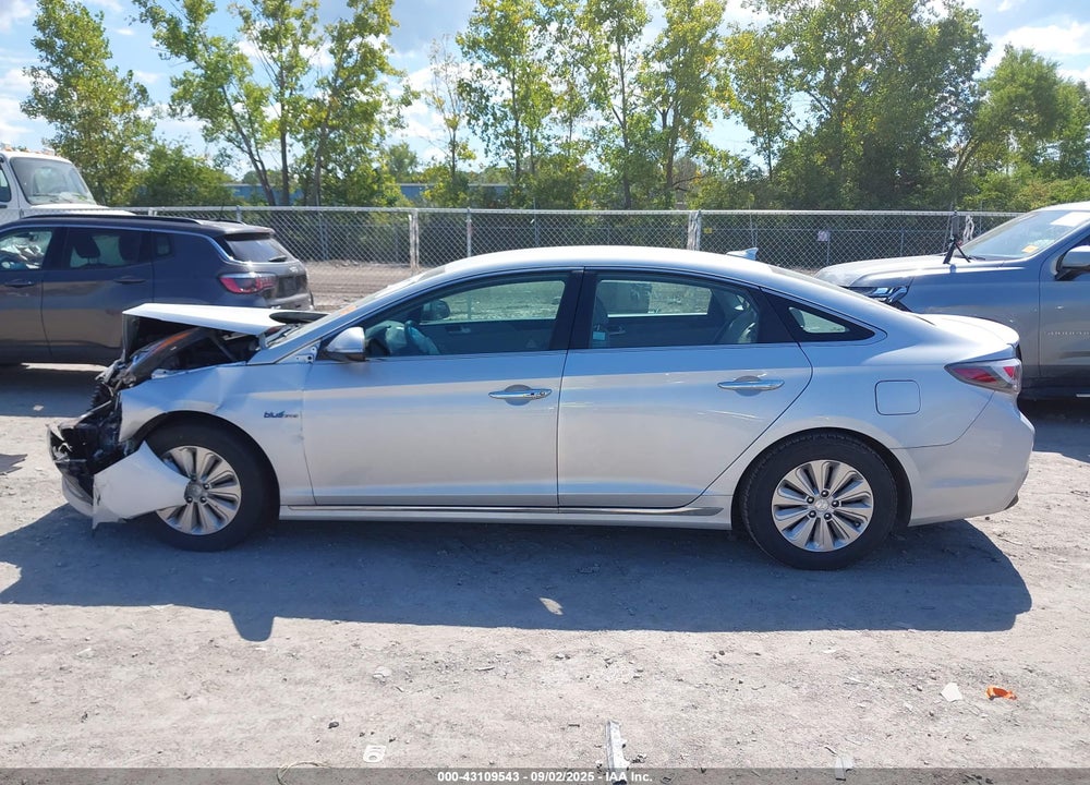 2017 HYUNDAI SONATA HYBRID VIN: KMHE24L34HA065433