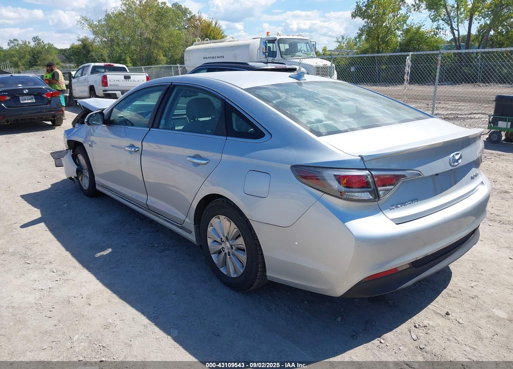 2017 HYUNDAI SONATA HYBRID VIN: KMHE24L34HA065433