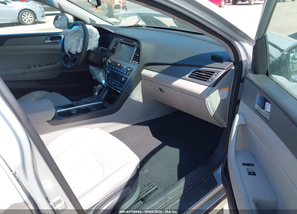 2017 HYUNDAI SONATA HYBRID VIN: KMHE24L34HA065433