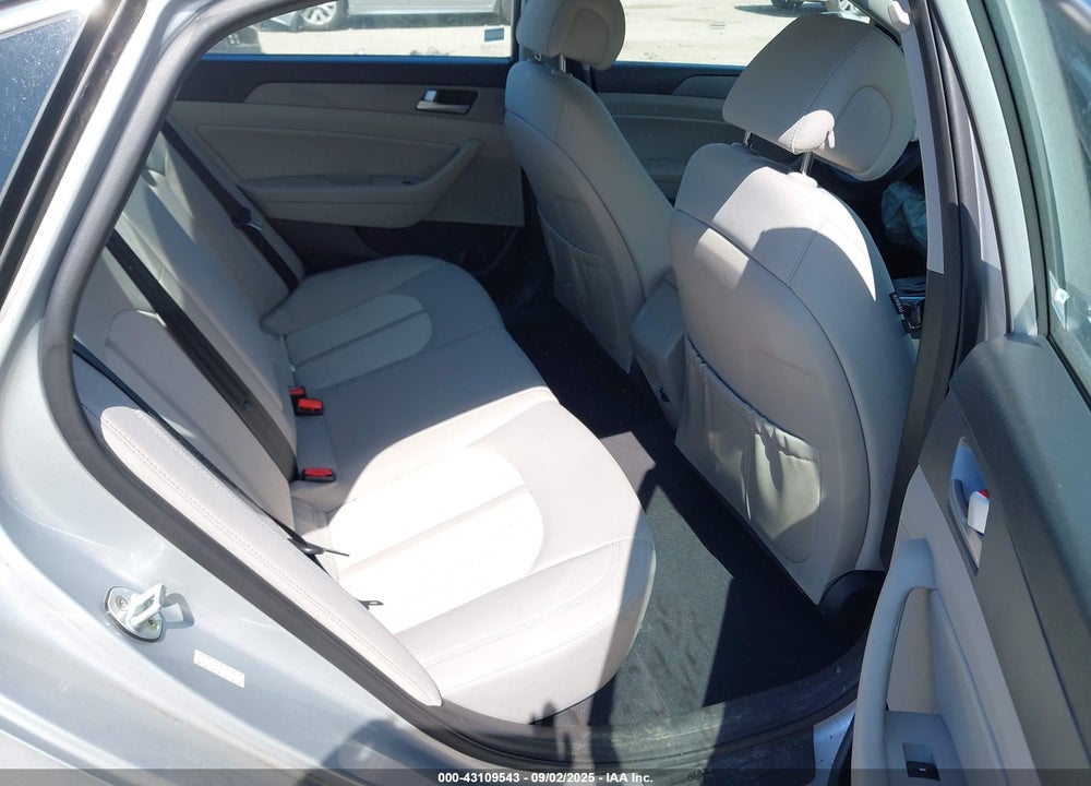 2017 HYUNDAI SONATA HYBRID VIN: KMHE24L34HA065433