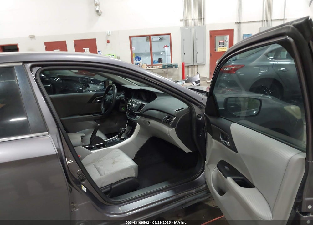 2015 HONDA ACCORD VIN: 1HGCR2F38FA034840