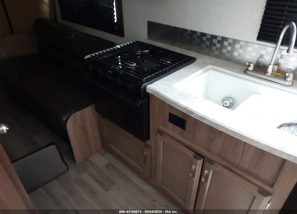 2019 JAYCO JAY FEATHER X17Z TRAVEL TRAILER VIN: 1UJBJHAHXK1JZ0248