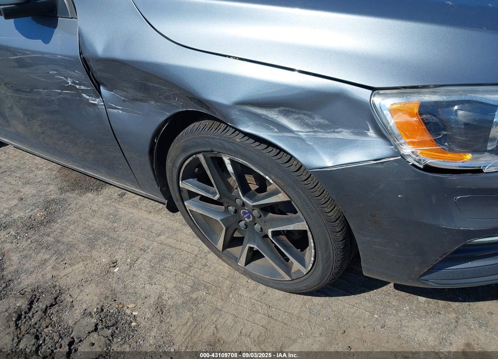 2017 VOLVO S60 VIN: YV126MFLXH2428457