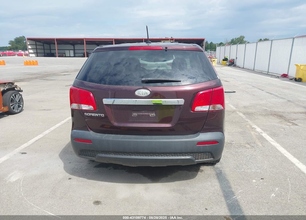2011 KIA SORENTO LX VIN: 5XYKT3A19BG007695