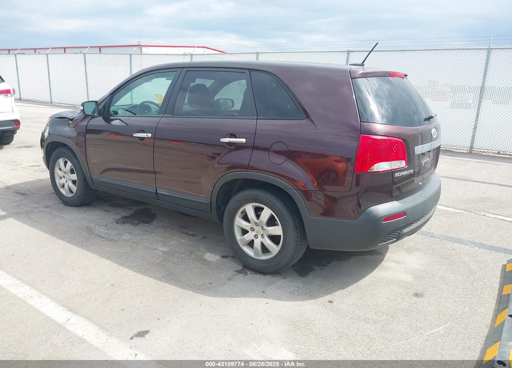 2011 KIA SORENTO LX VIN: 5XYKT3A19BG007695