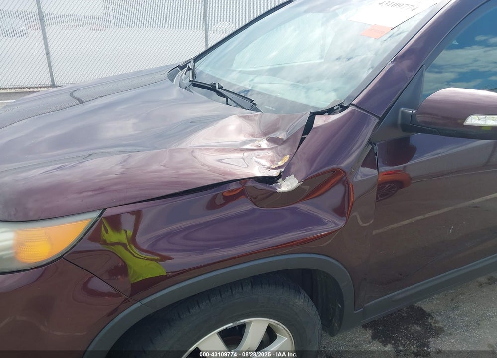2011 KIA SORENTO LX VIN: 5XYKT3A19BG007695