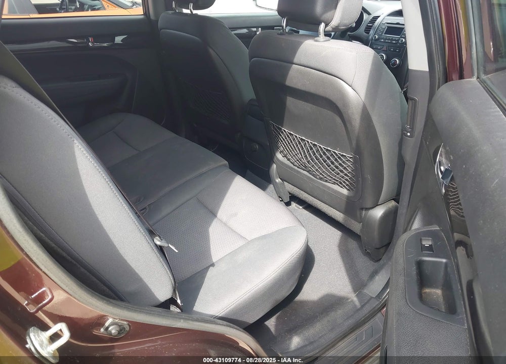 2011 KIA SORENTO LX VIN: 5XYKT3A19BG007695