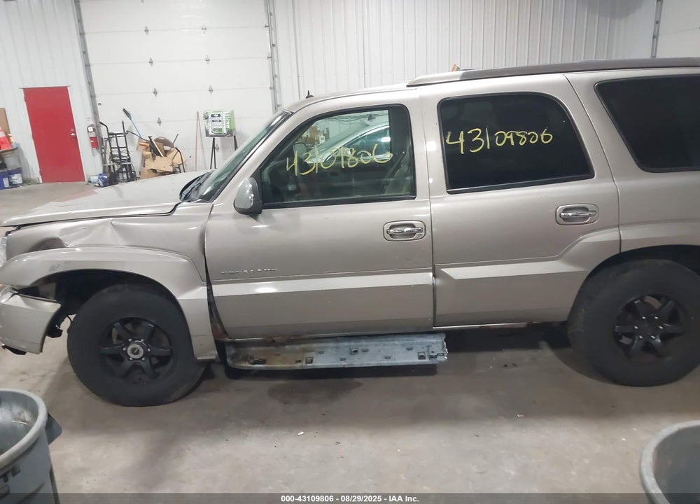 2002 CADILLAC ESCALADE STANDARD VIN: 1GYEK63N82R250010
