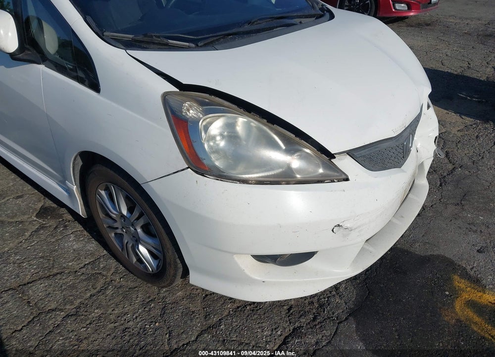 2010 HONDA FIT VIN: JHMGE8H47AC034148