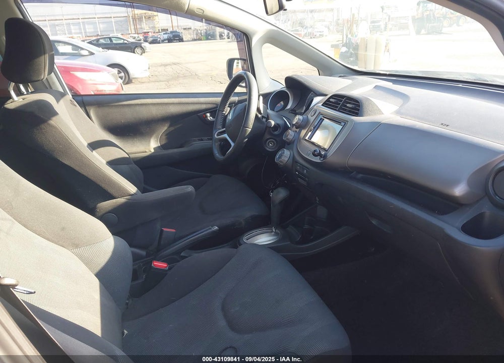 2010 HONDA FIT VIN: JHMGE8H47AC034148