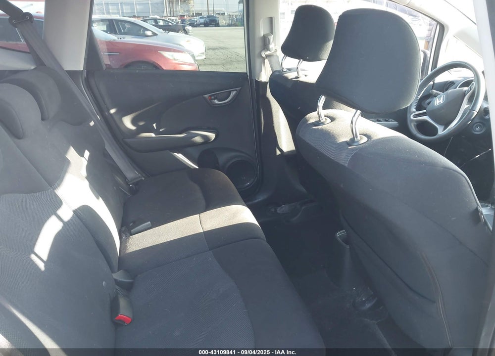 2010 HONDA FIT VIN: JHMGE8H47AC034148