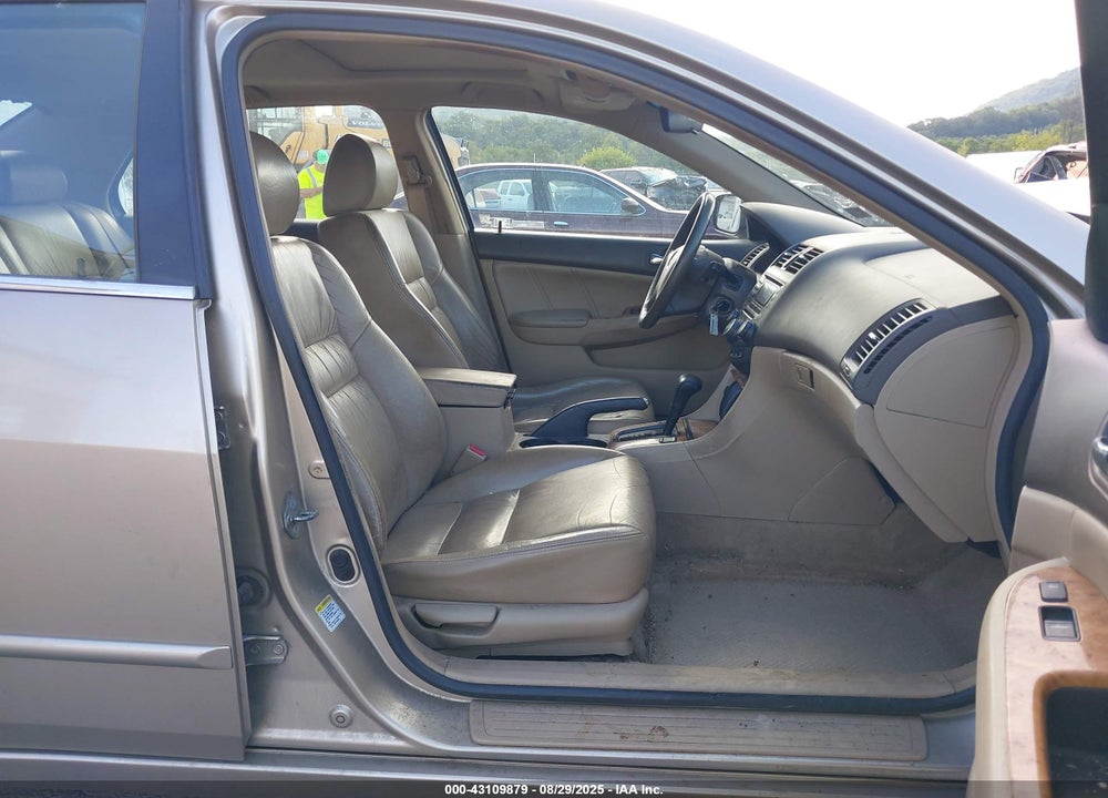 2004 HONDA ACCORD 2.4 EX VIN: 1HGCM56844A077306