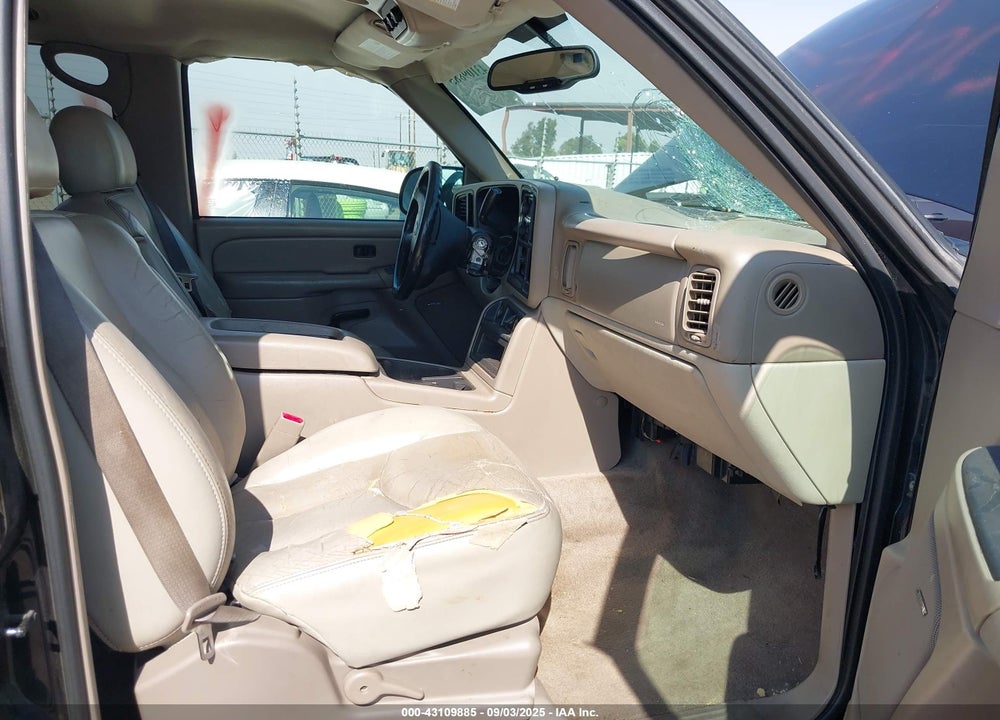 2004 CHEVROLET TAHOE LS VIN: 1GNEC13T04R140745