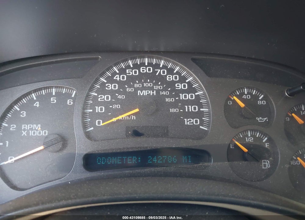 2004 CHEVROLET TAHOE LS VIN: 1GNEC13T04R140745