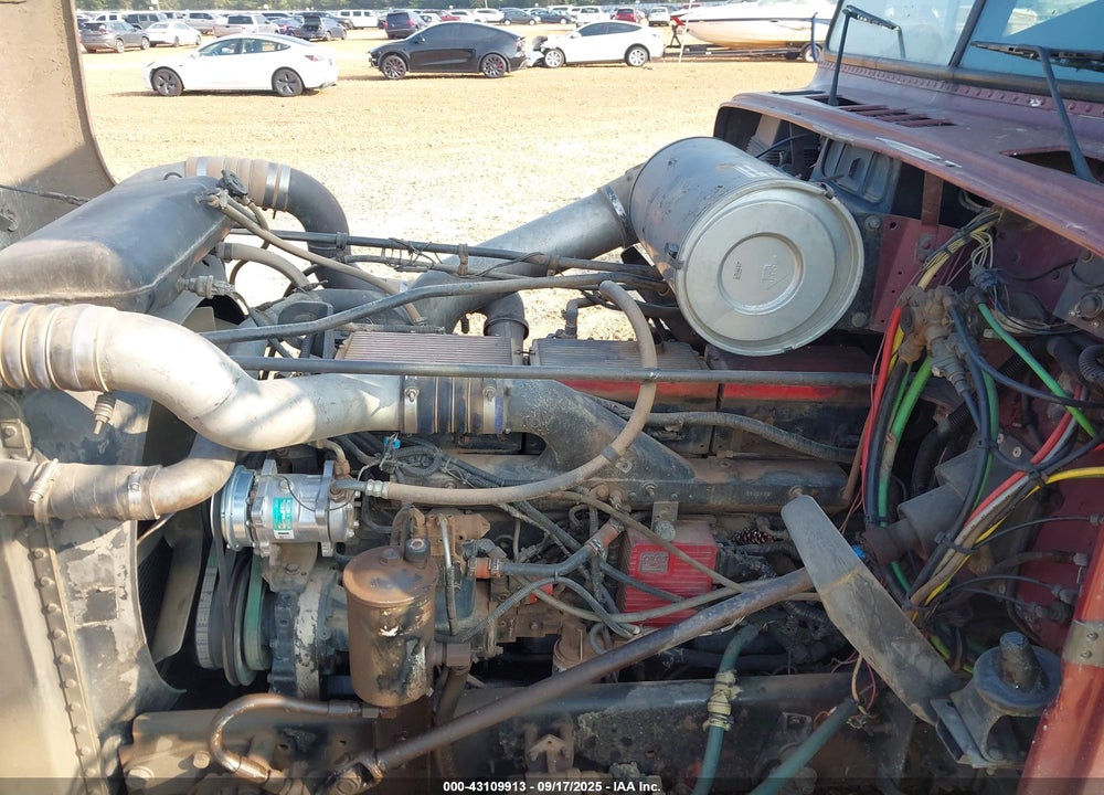 1998 FREIGHTLINER CONVENTIONAL FLD120 VIN: 2FUYDDYB3WA908291