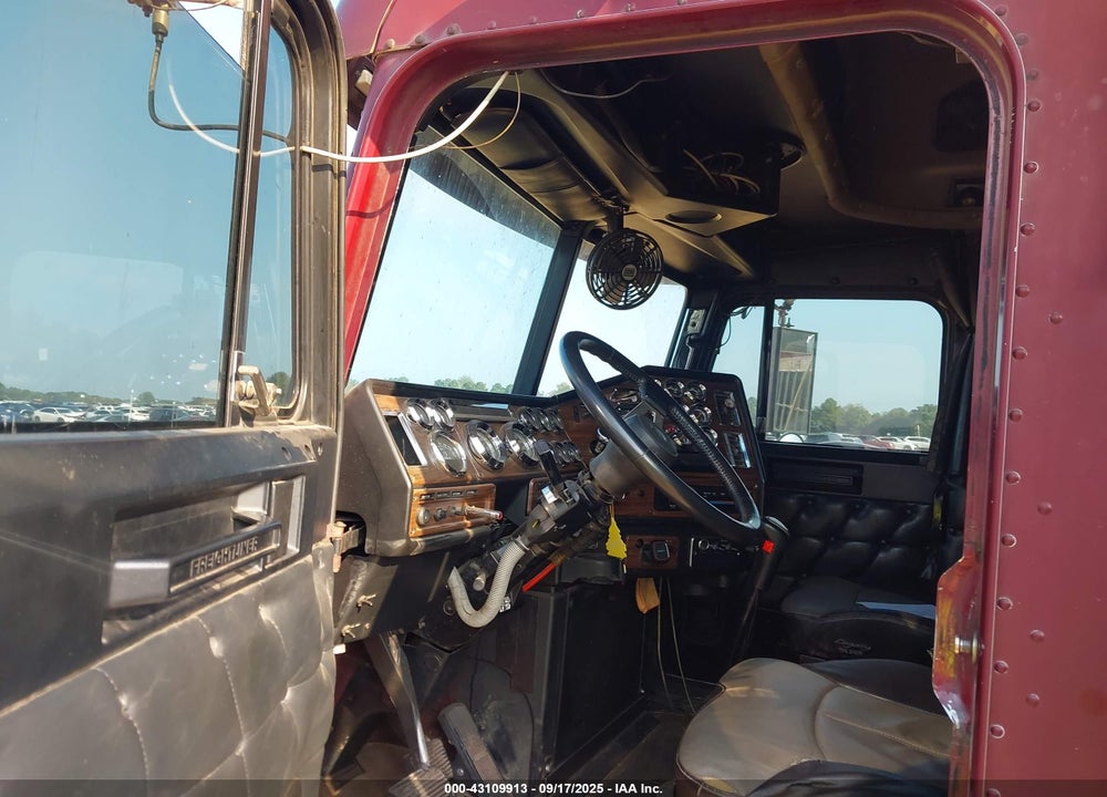 1998 FREIGHTLINER CONVENTIONAL FLD120 VIN: 2FUYDDYB3WA908291