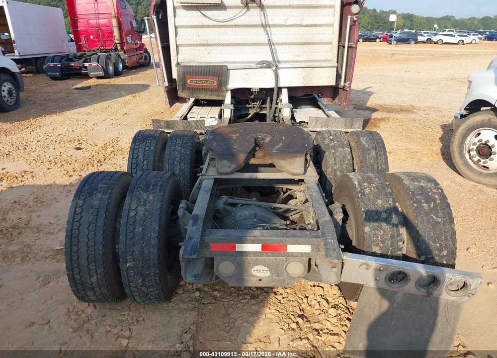 1998 FREIGHTLINER CONVENTIONAL FLD120 VIN: 2FUYDDYB3WA908291