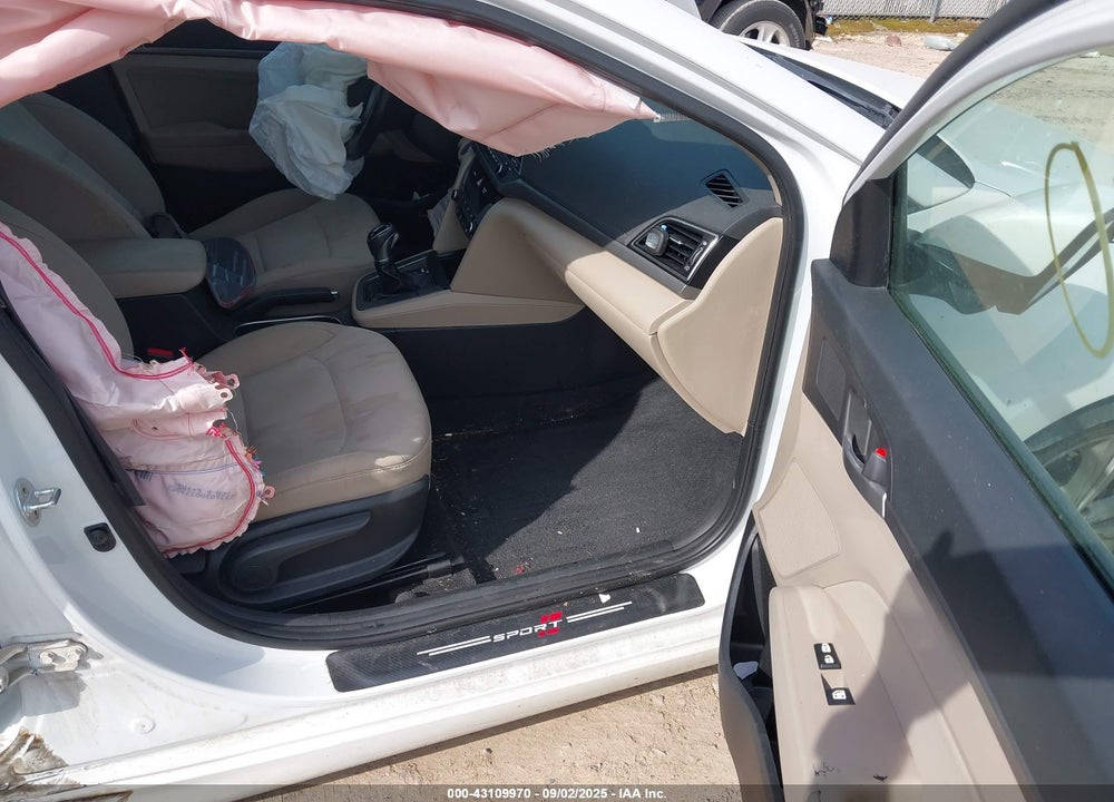 2018 HYUNDAI ELANTRA VIN: 5NPD84LF8JH267862